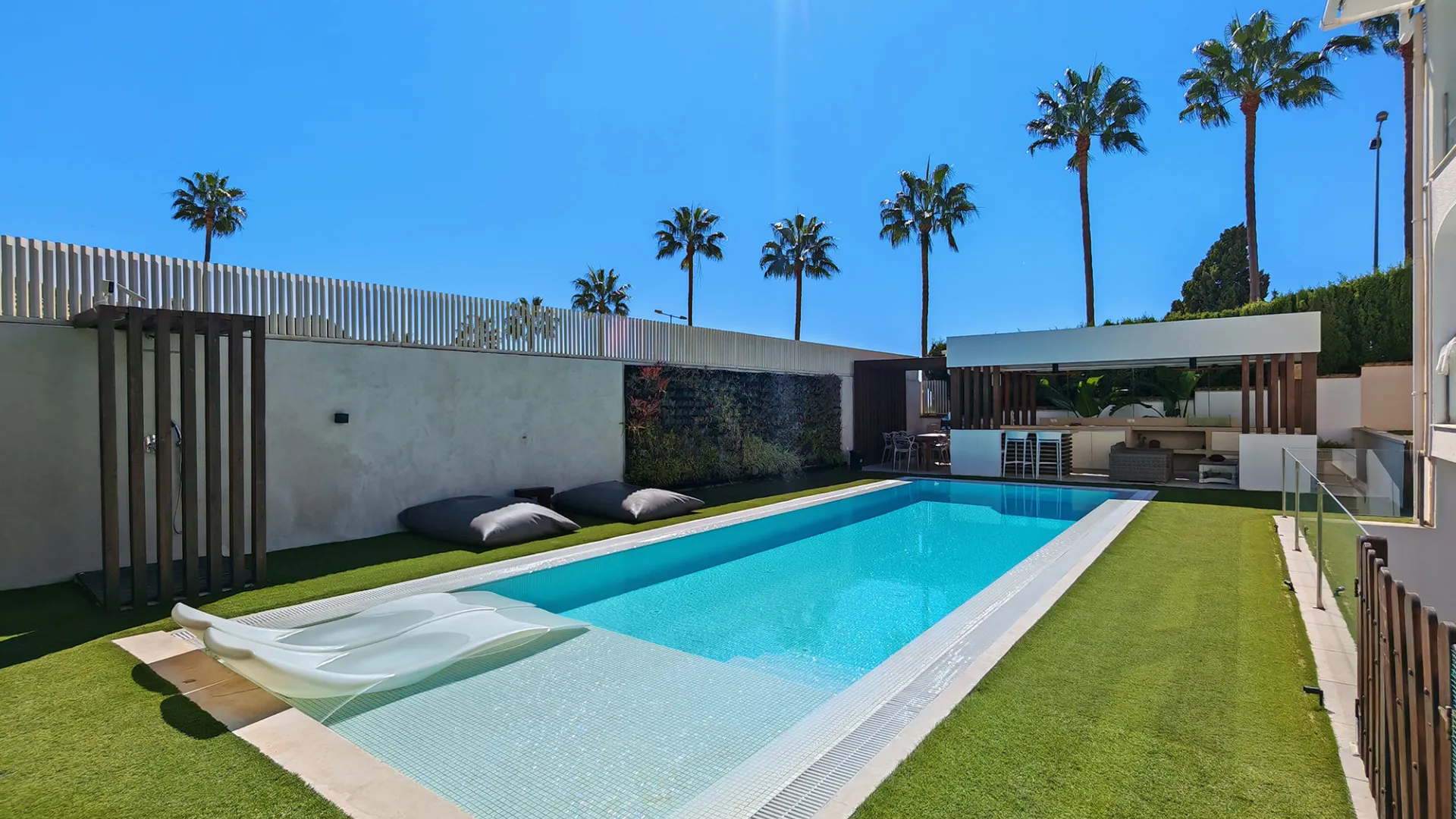 For sale villa with 4 bedrooms in Riviera del Sol