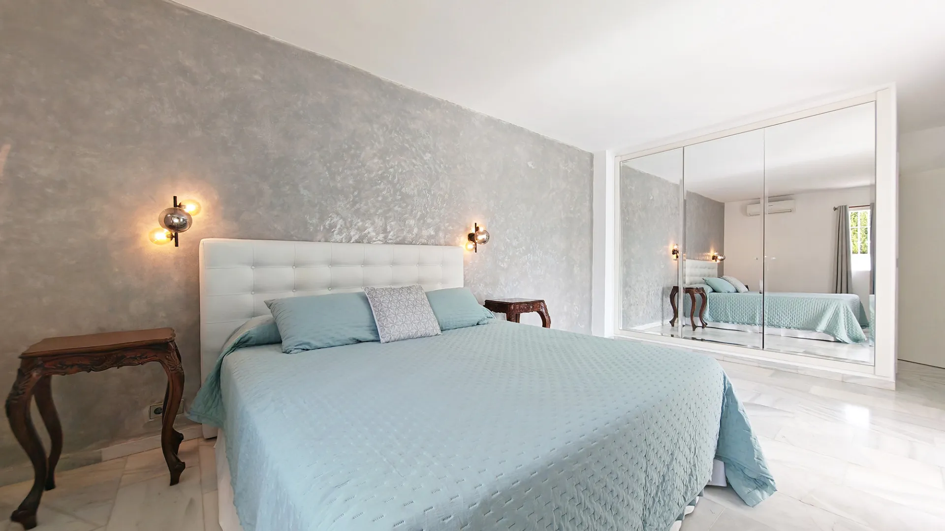For sale villa with 4 bedrooms in Riviera del Sol