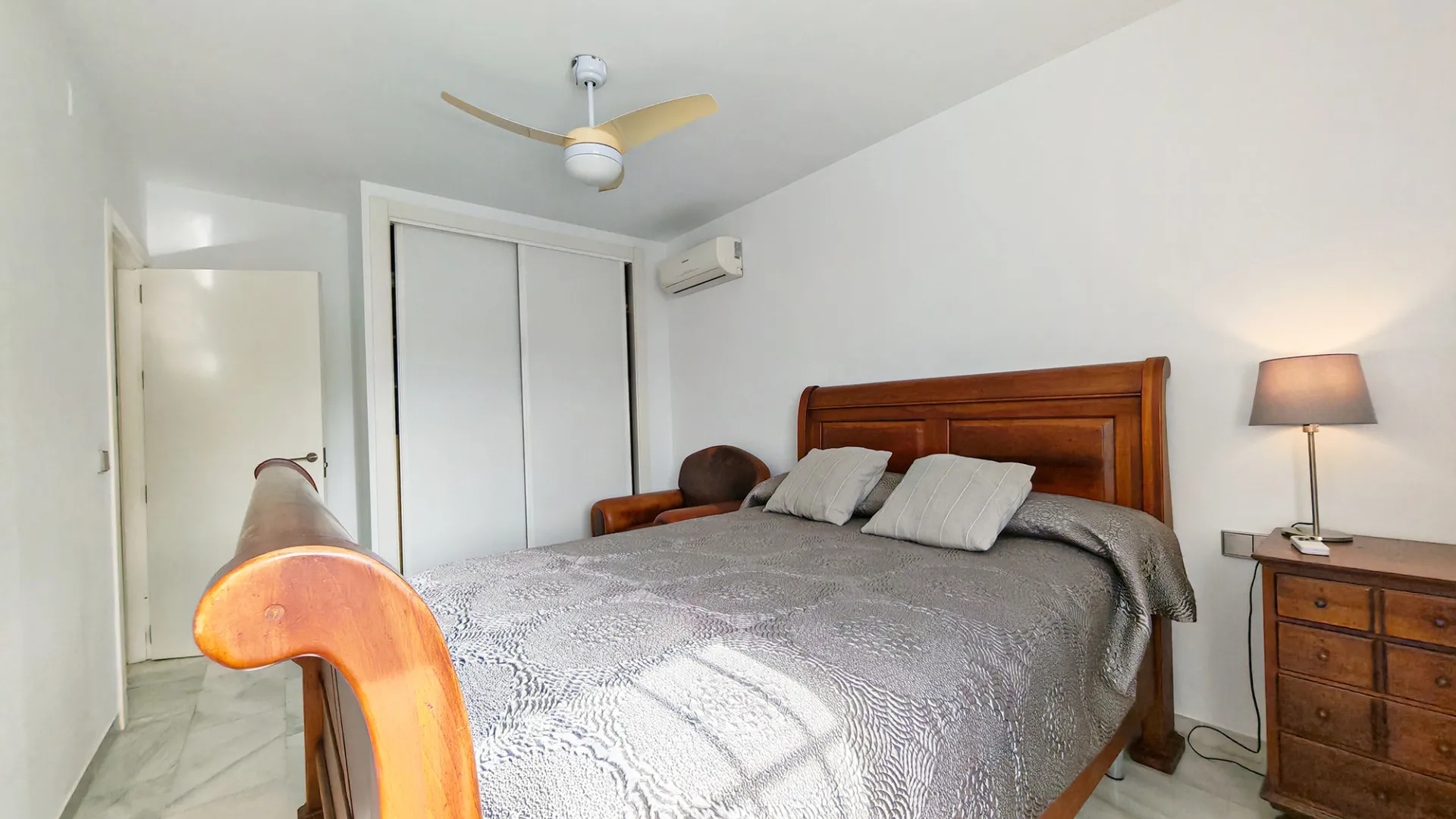 For sale villa with 4 bedrooms in Riviera del Sol