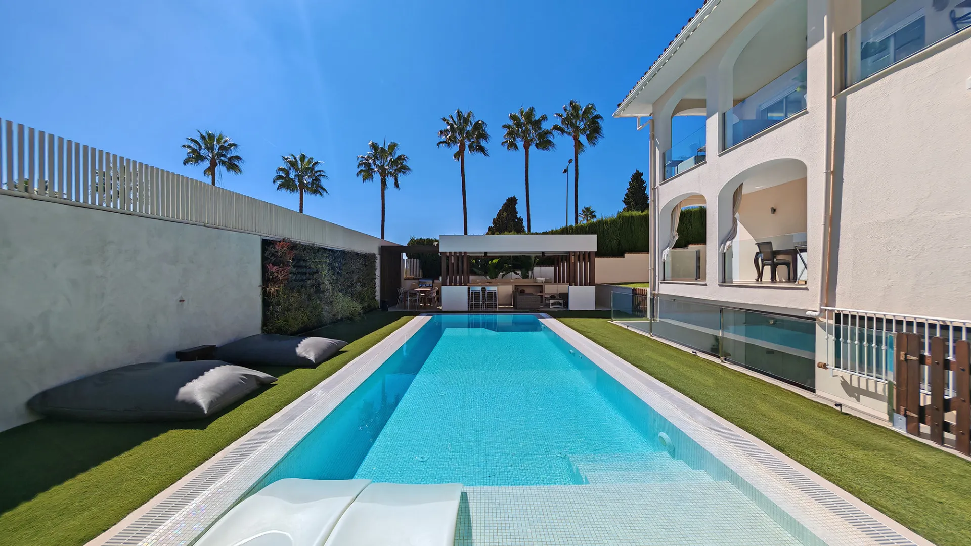 For sale villa with 4 bedrooms in Riviera del Sol