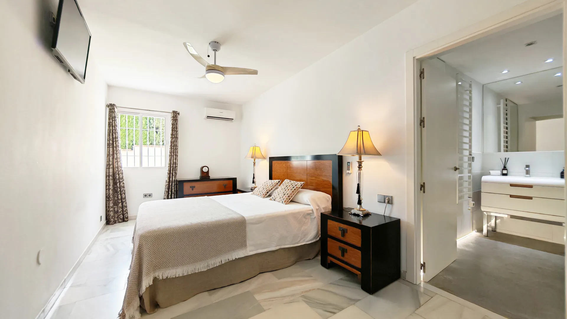 For sale villa with 4 bedrooms in Riviera del Sol