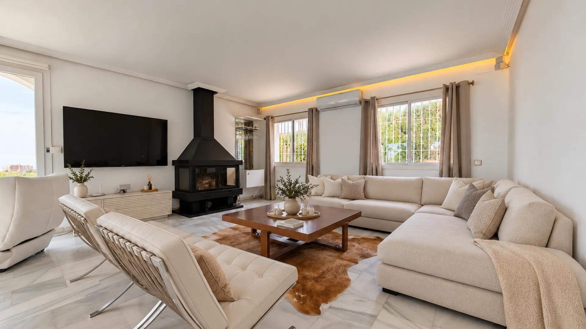 For sale villa with 4 bedrooms in Riviera del Sol