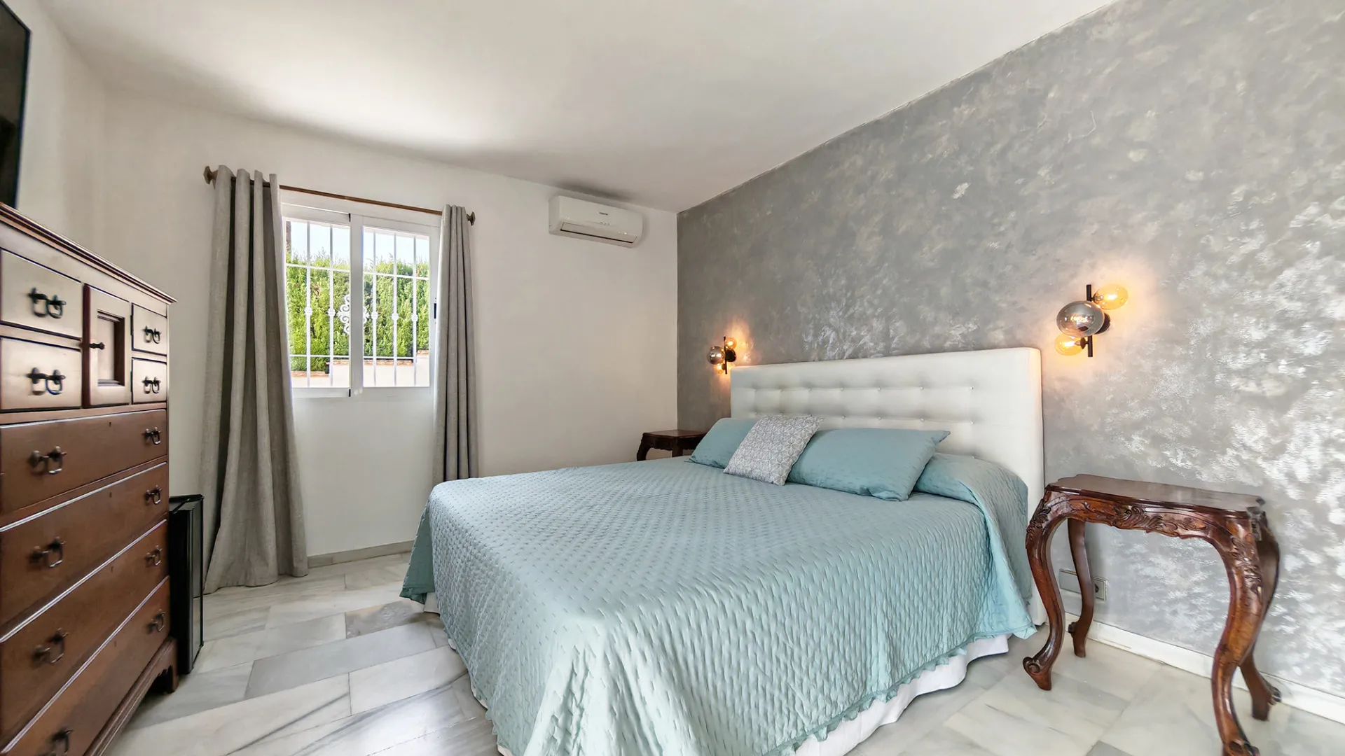 For sale villa with 4 bedrooms in Riviera del Sol