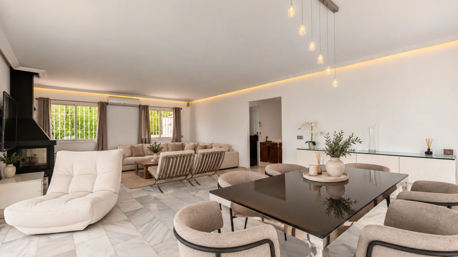For sale villa with 4 bedrooms in Riviera del Sol