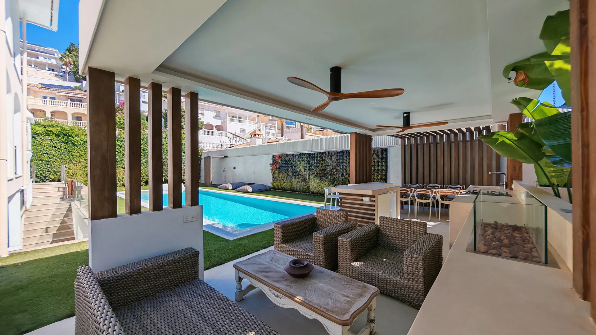 For sale villa with 4 bedrooms in Riviera del Sol