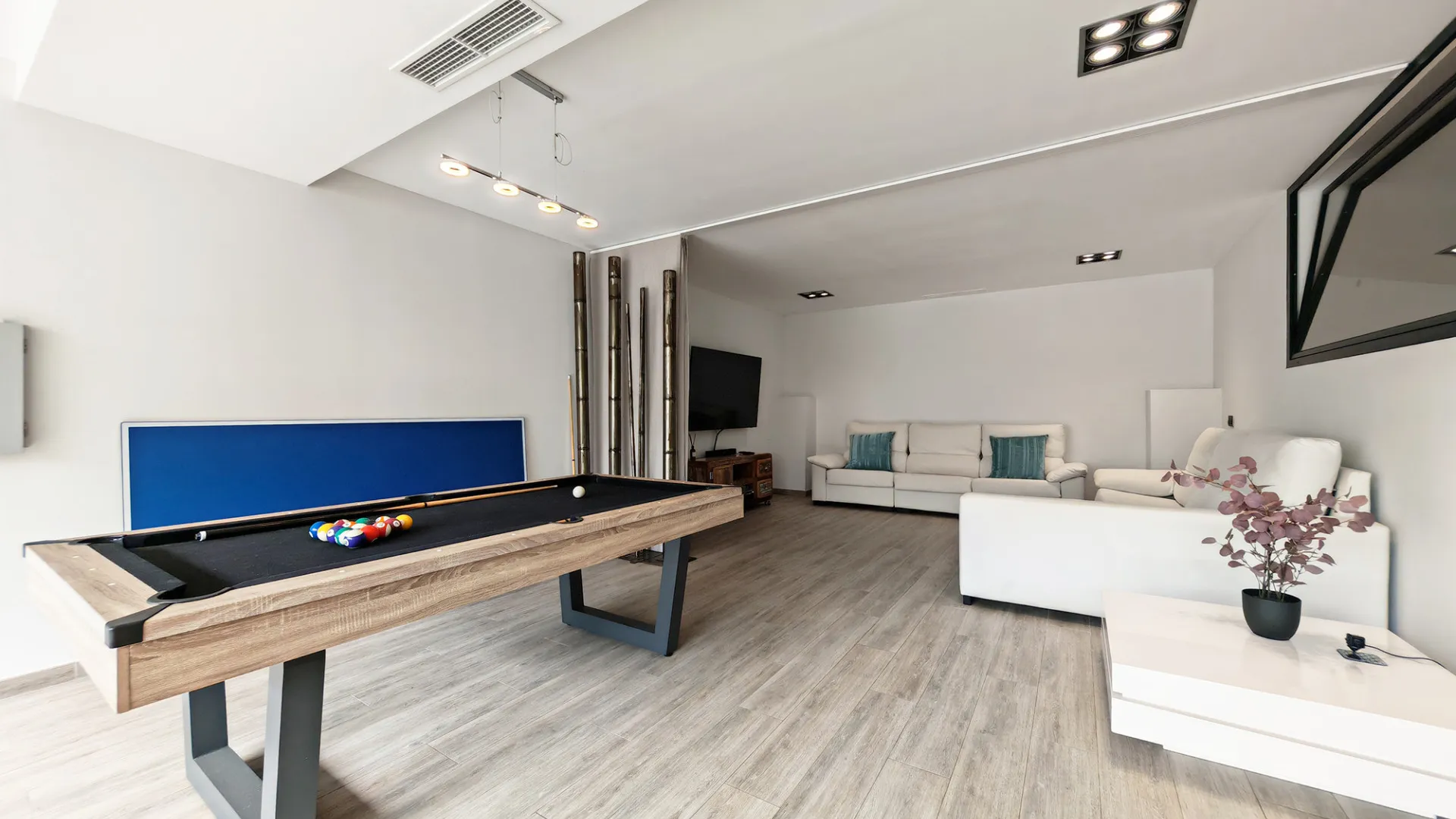 For sale villa with 4 bedrooms in Riviera del Sol