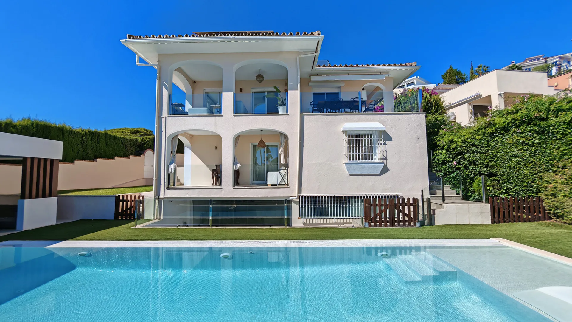 For sale villa with 4 bedrooms in Riviera del Sol