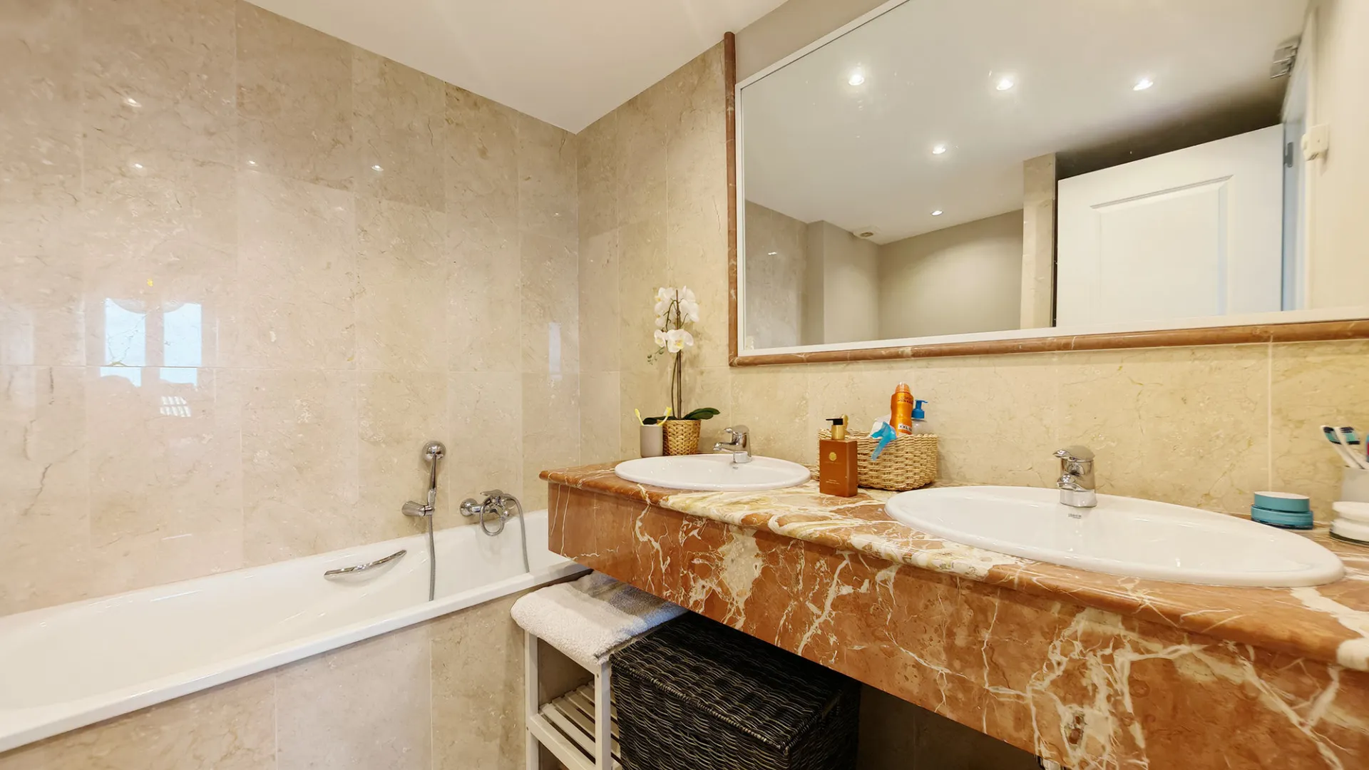 For sale Cascadas de las Lomas ground floor apartment with 3 bedrooms