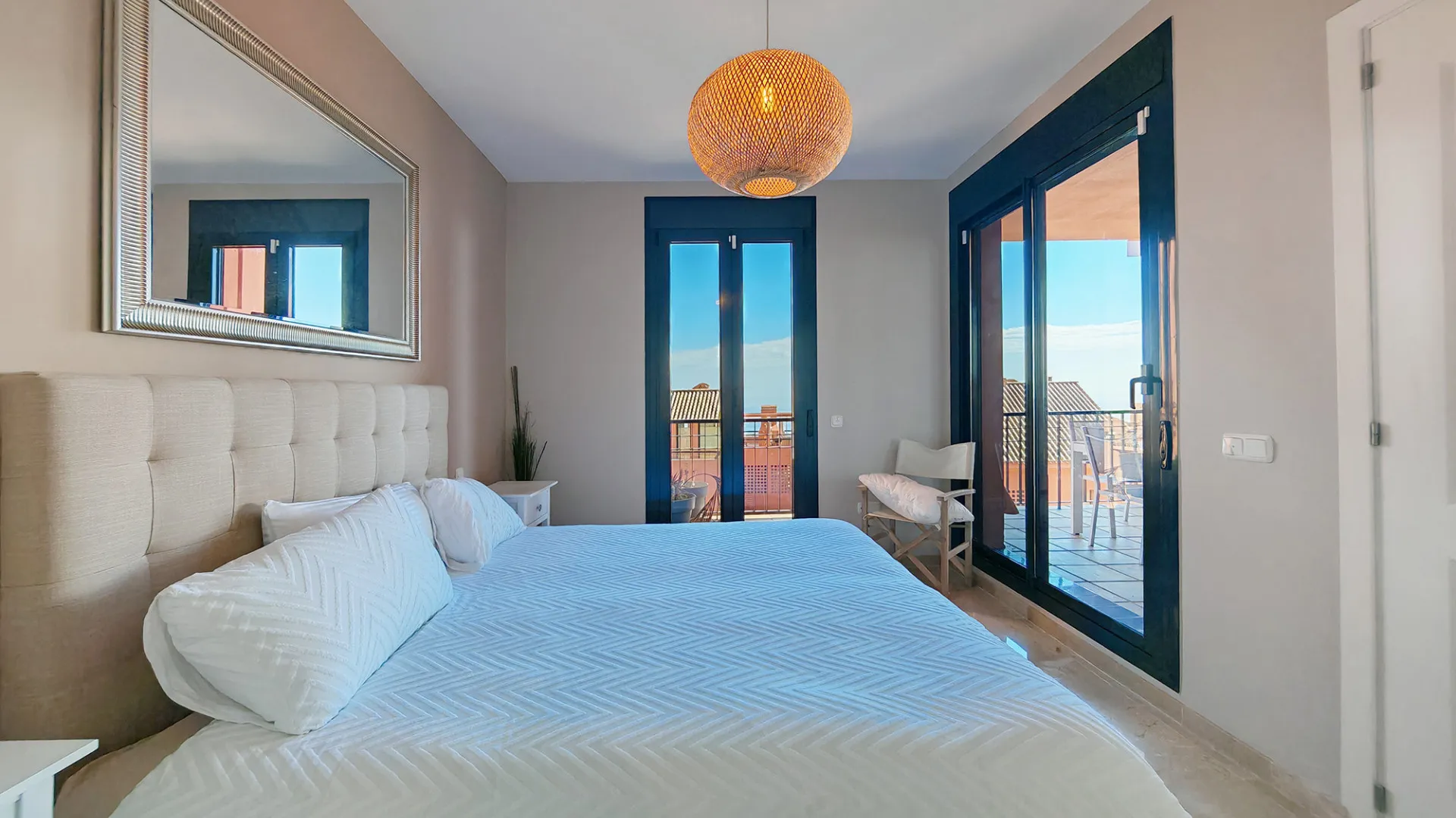For sale Cascadas de las Lomas ground floor apartment with 3 bedrooms