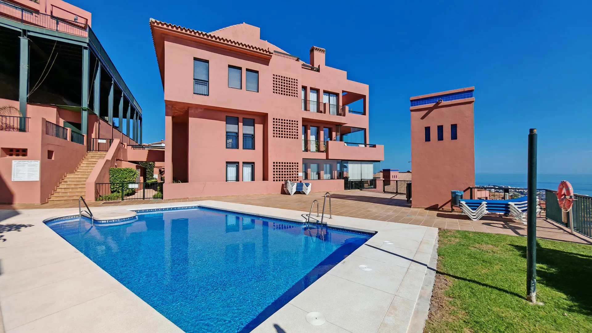 For sale Cascadas de las Lomas ground floor apartment with 3 bedrooms