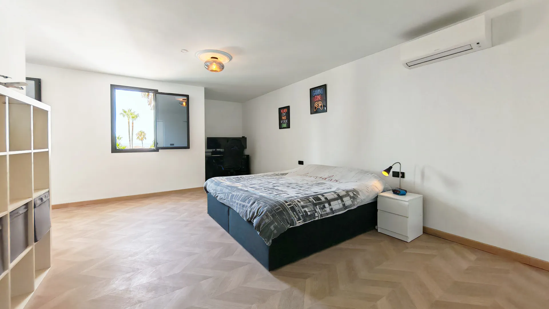 8 bedrooms Elviria villa for sale