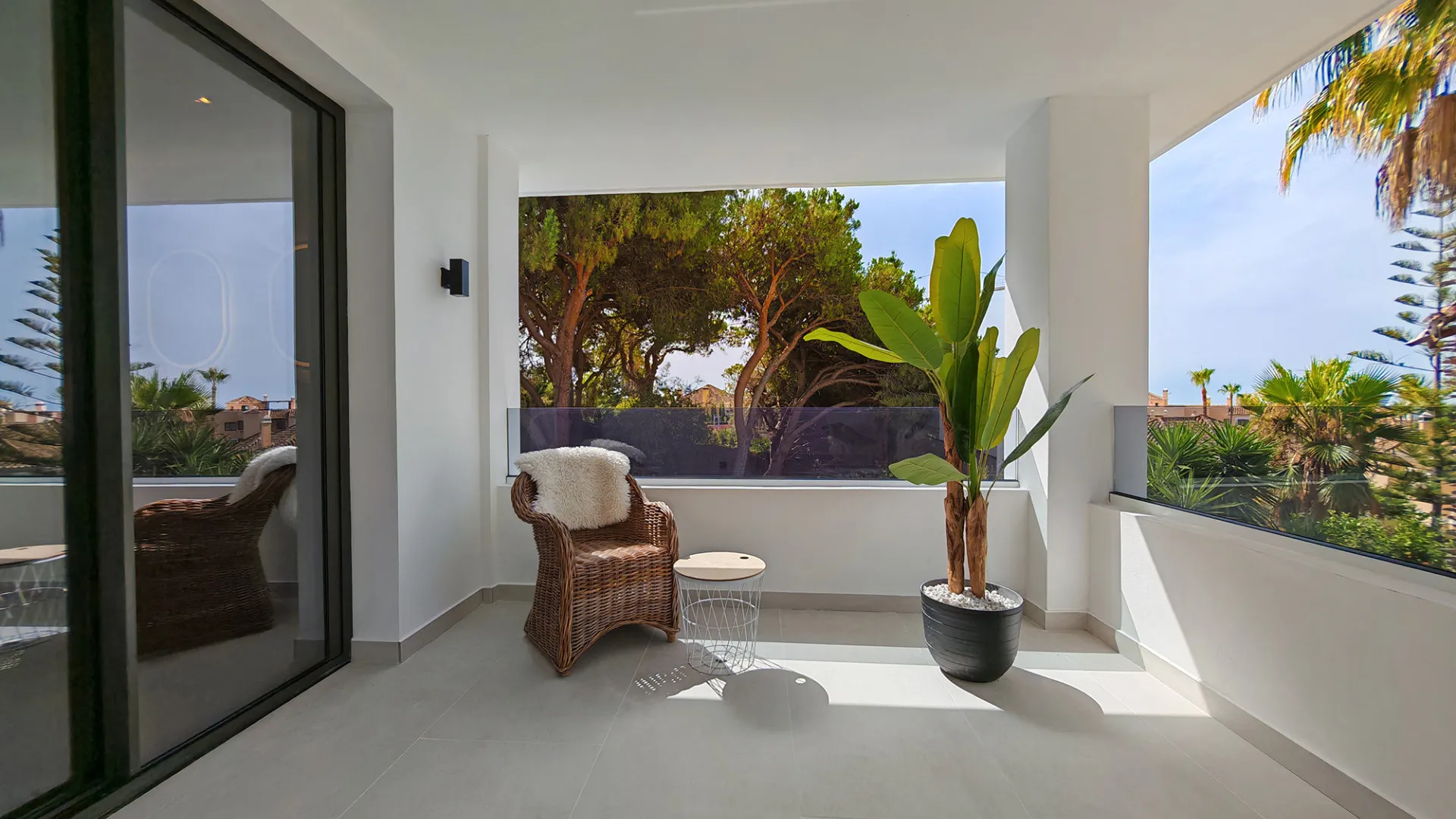 8 bedrooms Elviria villa for sale