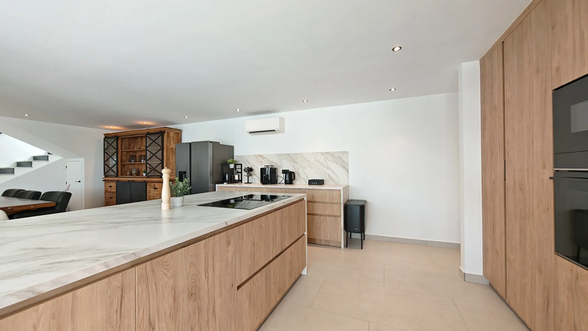 8 bedrooms Elviria villa for sale