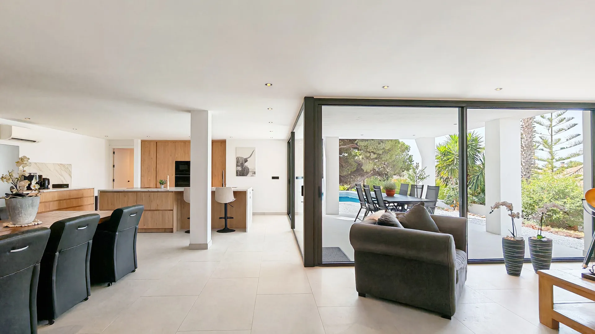 8 bedrooms Elviria villa for sale