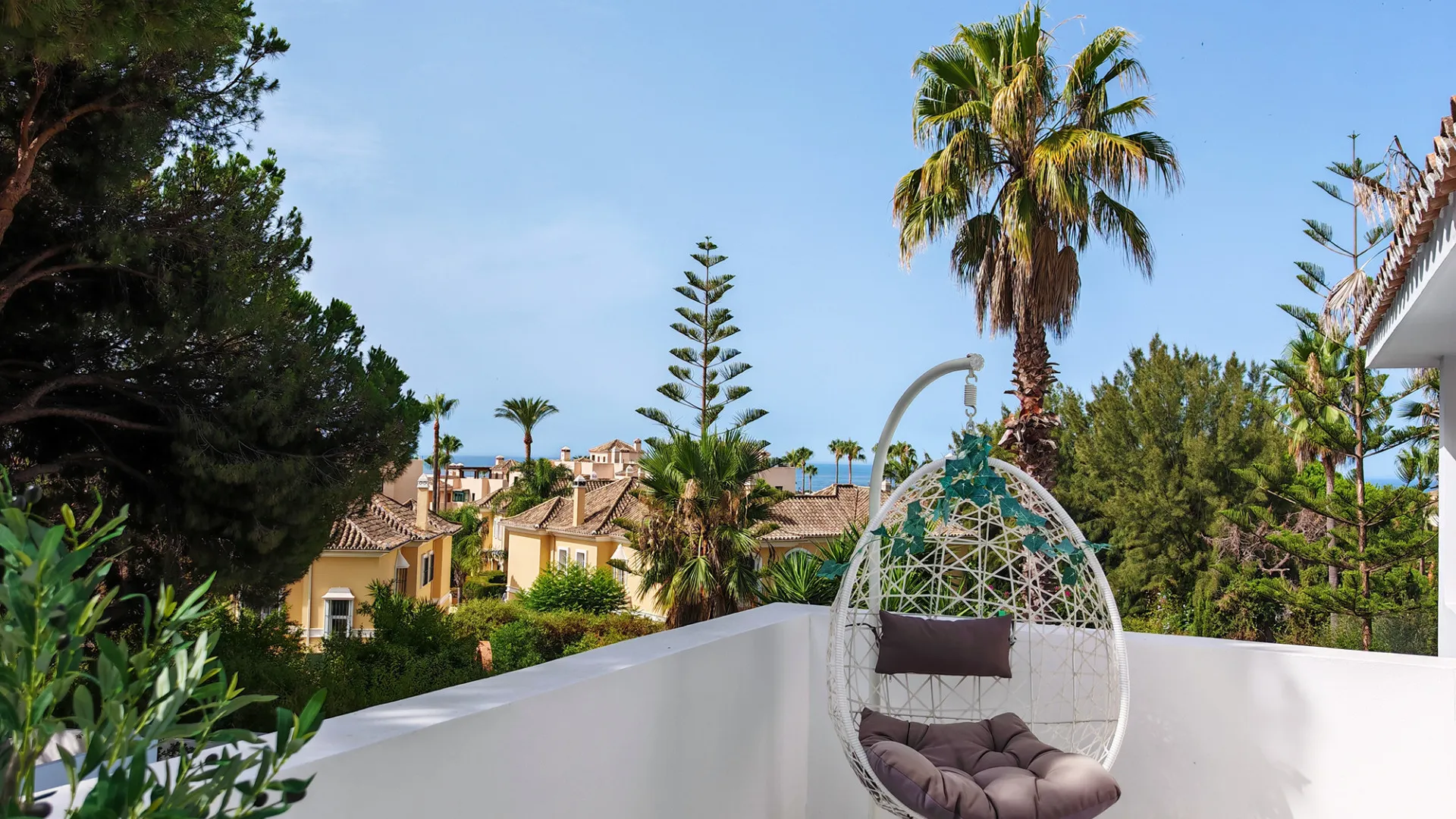 8 bedrooms Elviria villa for sale