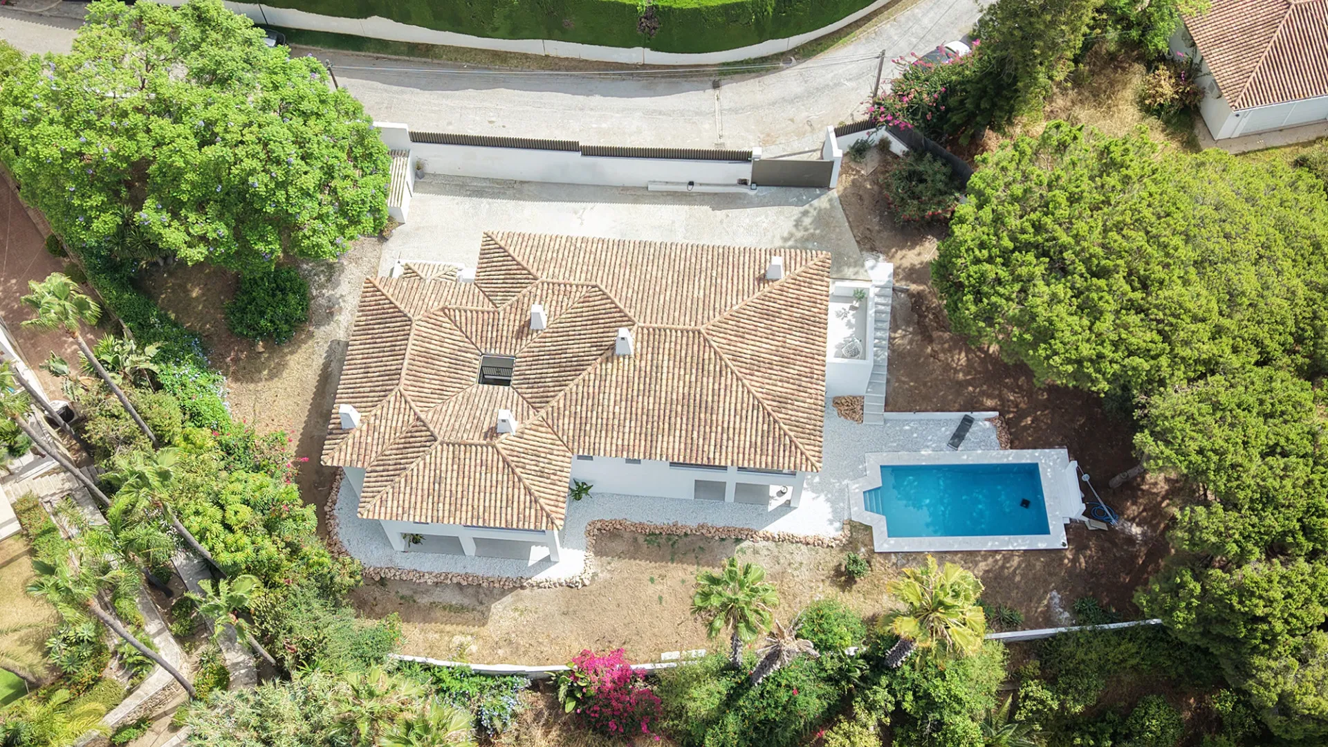 8 bedrooms Elviria villa for sale