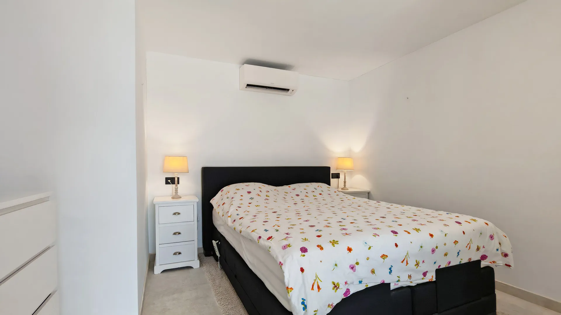 8 bedrooms Elviria villa for sale