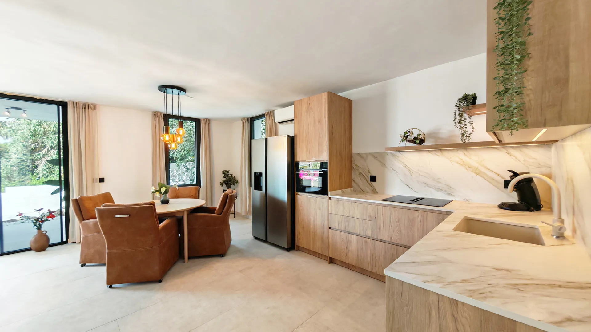 8 bedrooms Elviria villa for sale