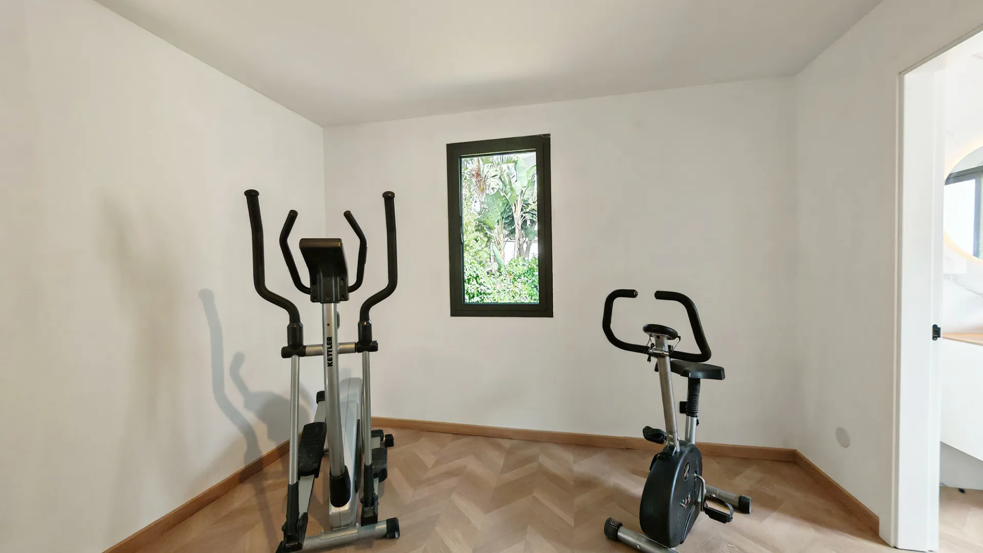 8 bedrooms Elviria villa for sale