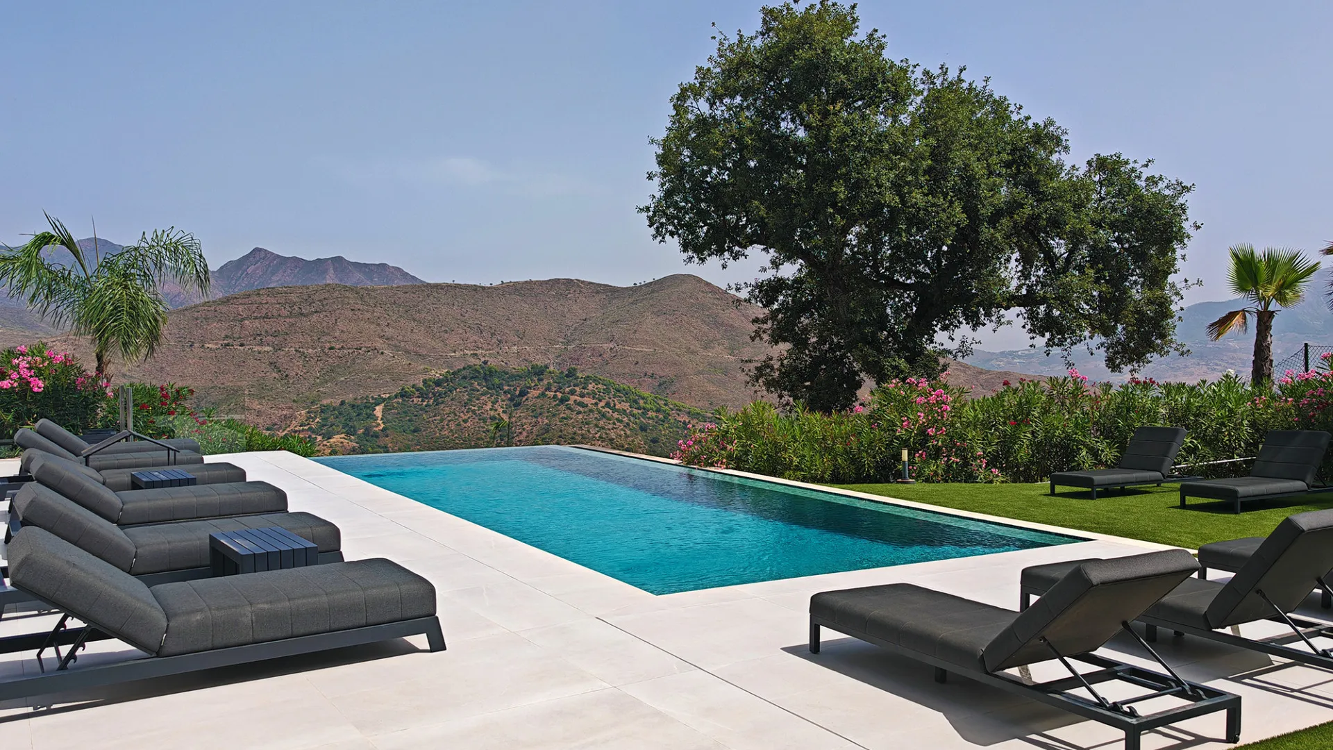Villa for sale in La Mairena