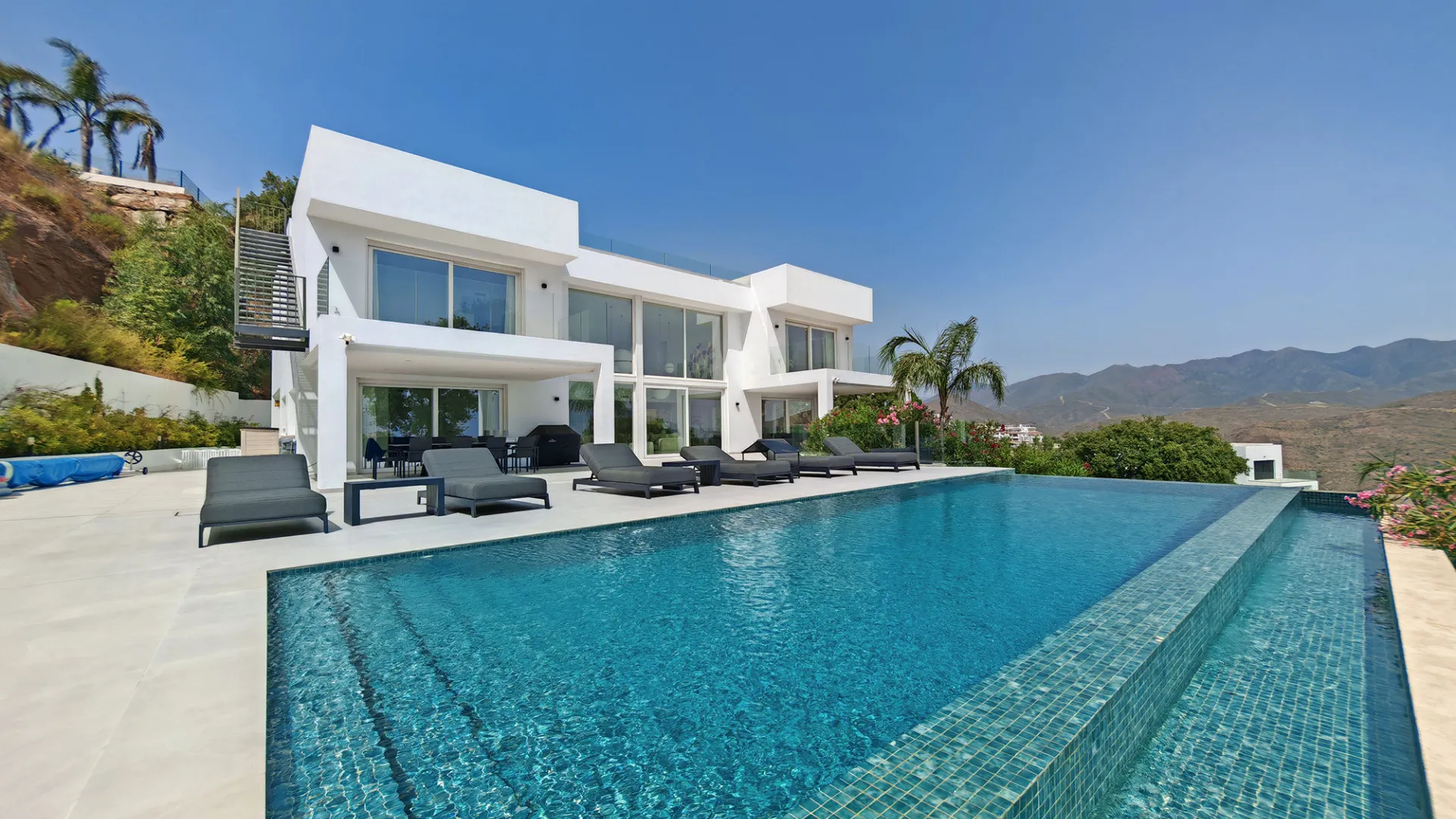 Villa for sale in La Mairena