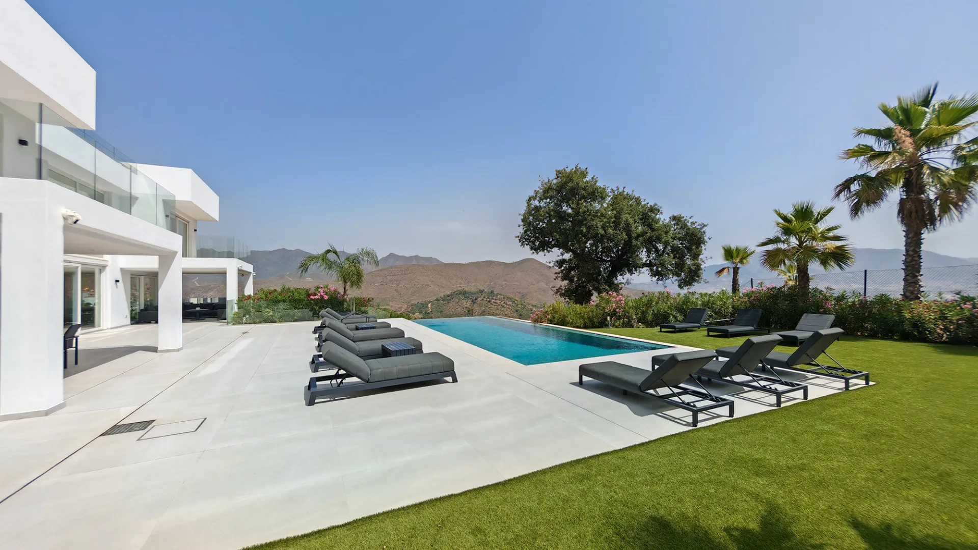 Villa for sale in La Mairena