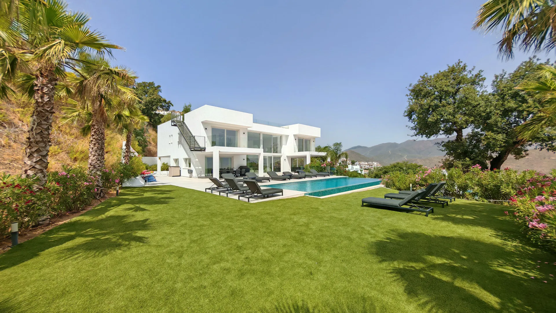 Villa for sale in La Mairena