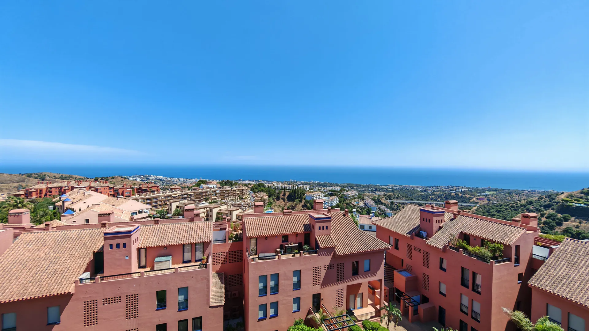 Comprar apartamento con 4 dormitorios en Sitio de Calahonda