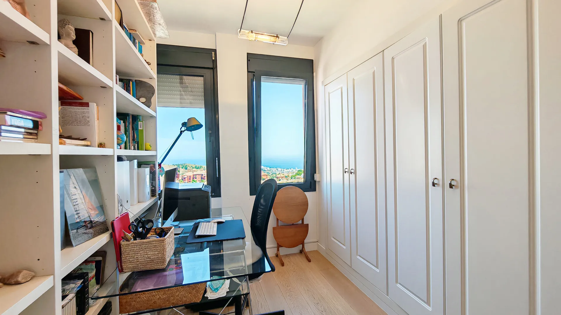 Comprar apartamento con 4 dormitorios en Sitio de Calahonda