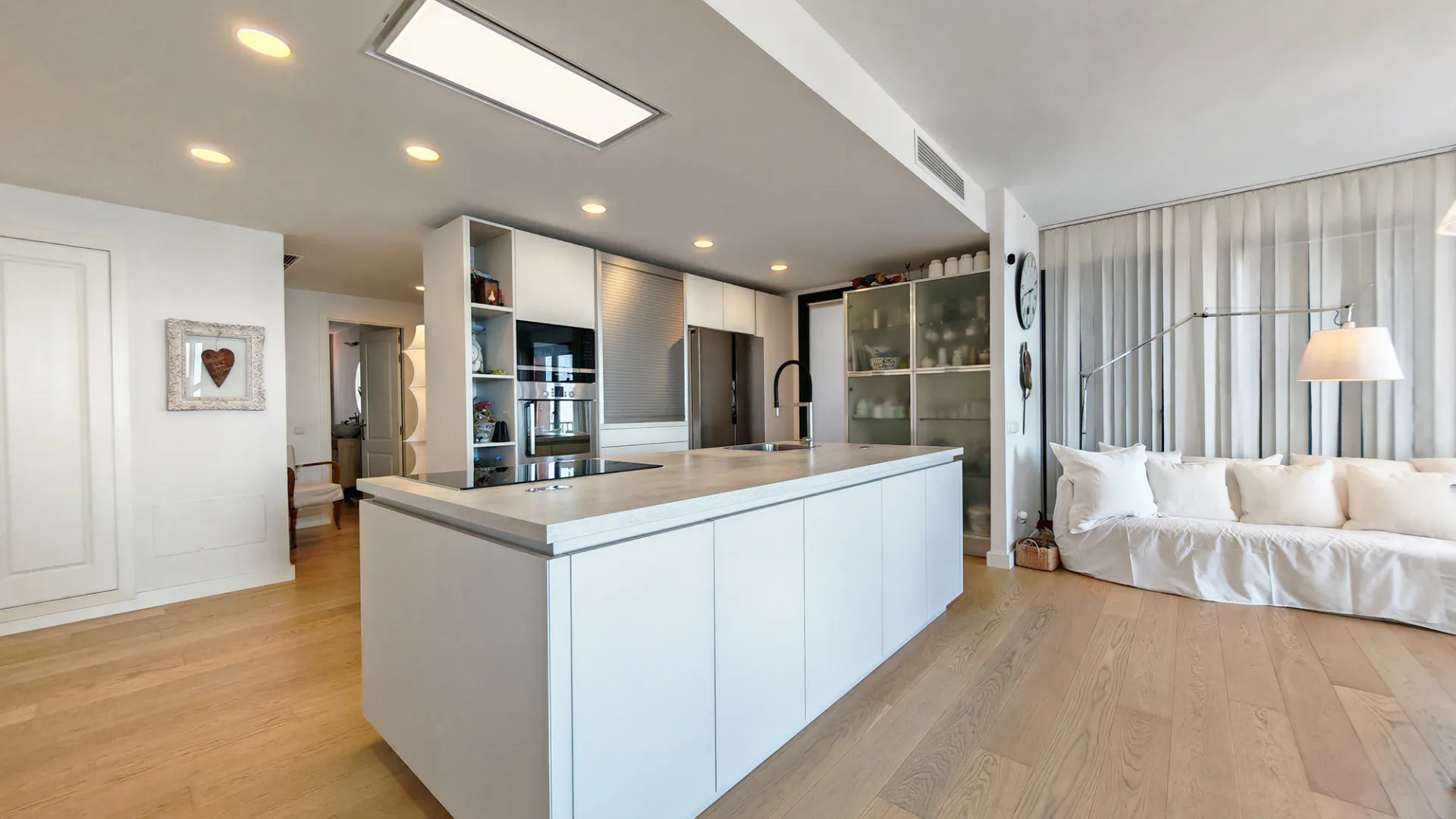Comprar apartamento con 4 dormitorios en Sitio de Calahonda