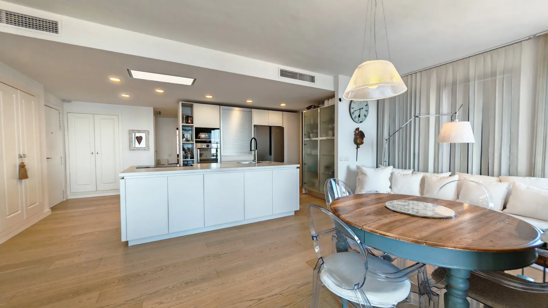 Comprar apartamento con 4 dormitorios en Sitio de Calahonda