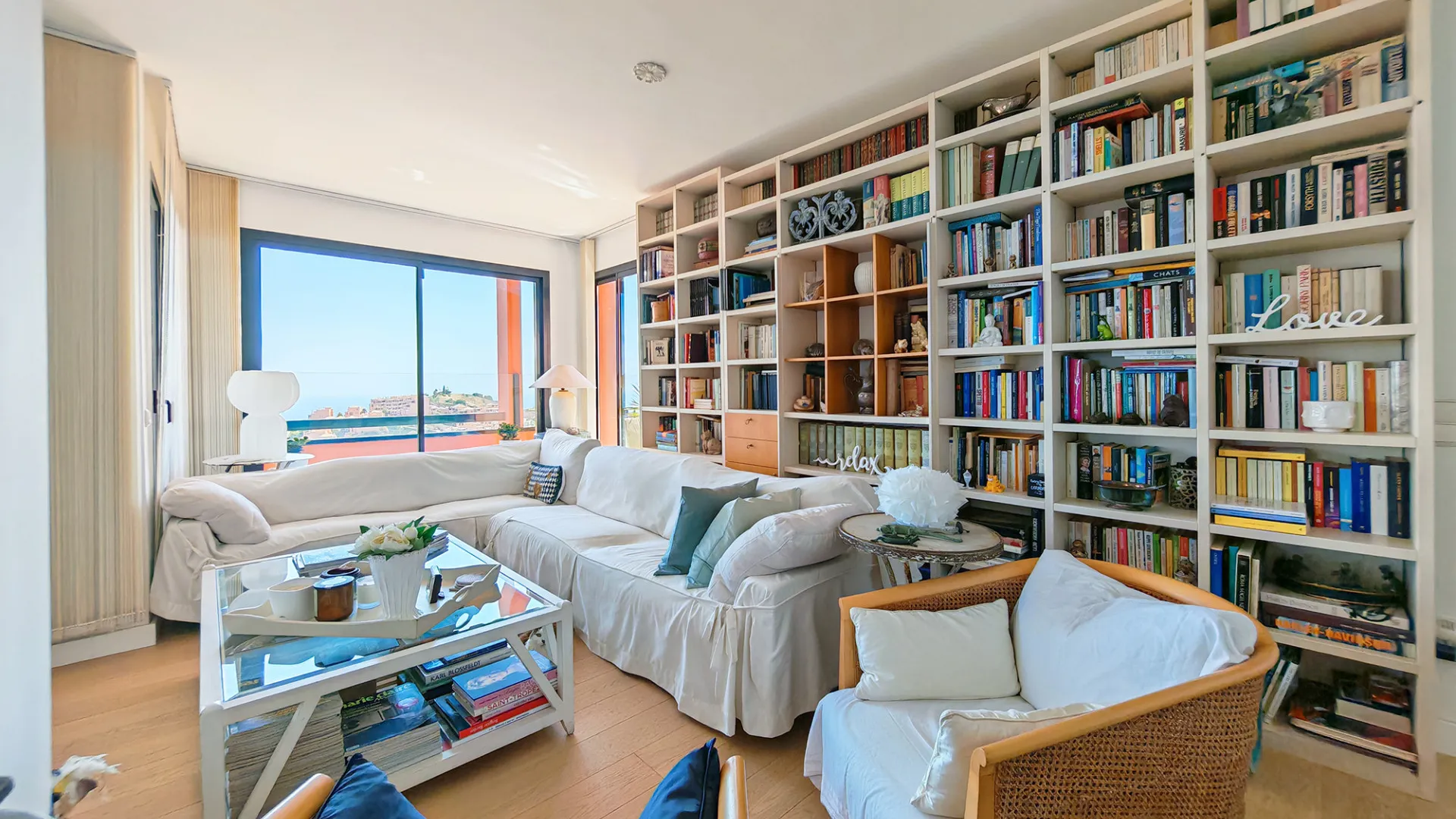 Comprar apartamento con 4 dormitorios en Sitio de Calahonda