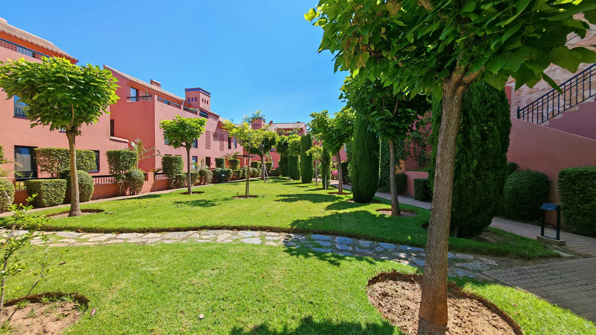Comprar apartamento con 4 dormitorios en Sitio de Calahonda