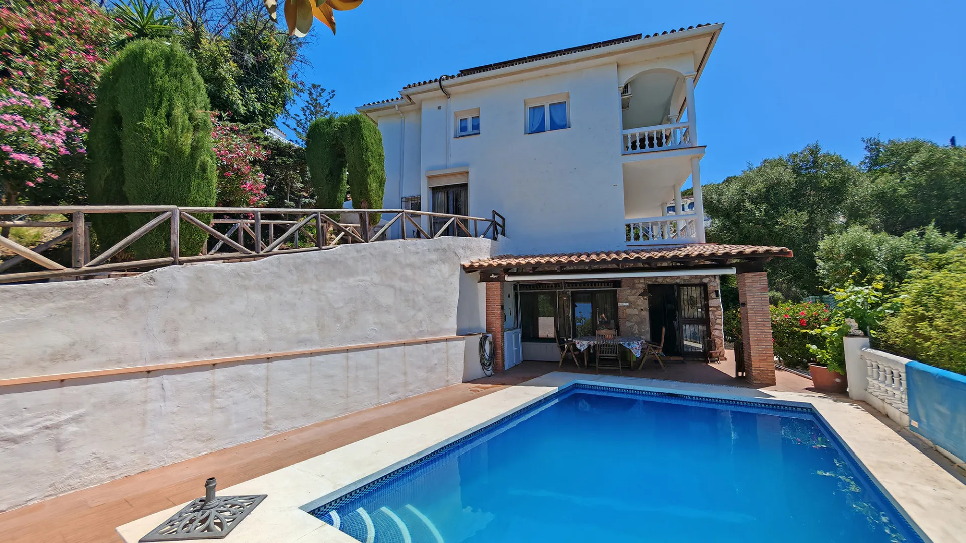 Villa for sale in Cala de Mijas with 3 bedrooms