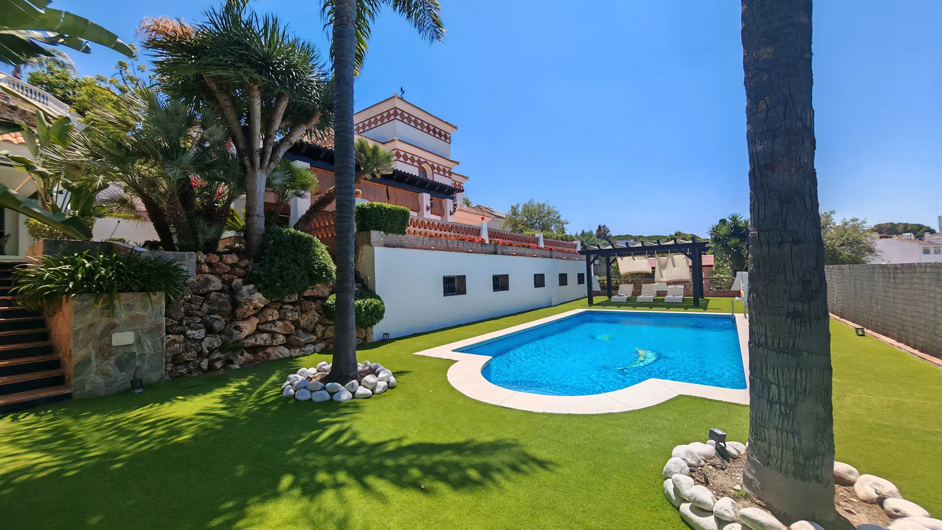 4 bedrooms villa for sale in Elviria