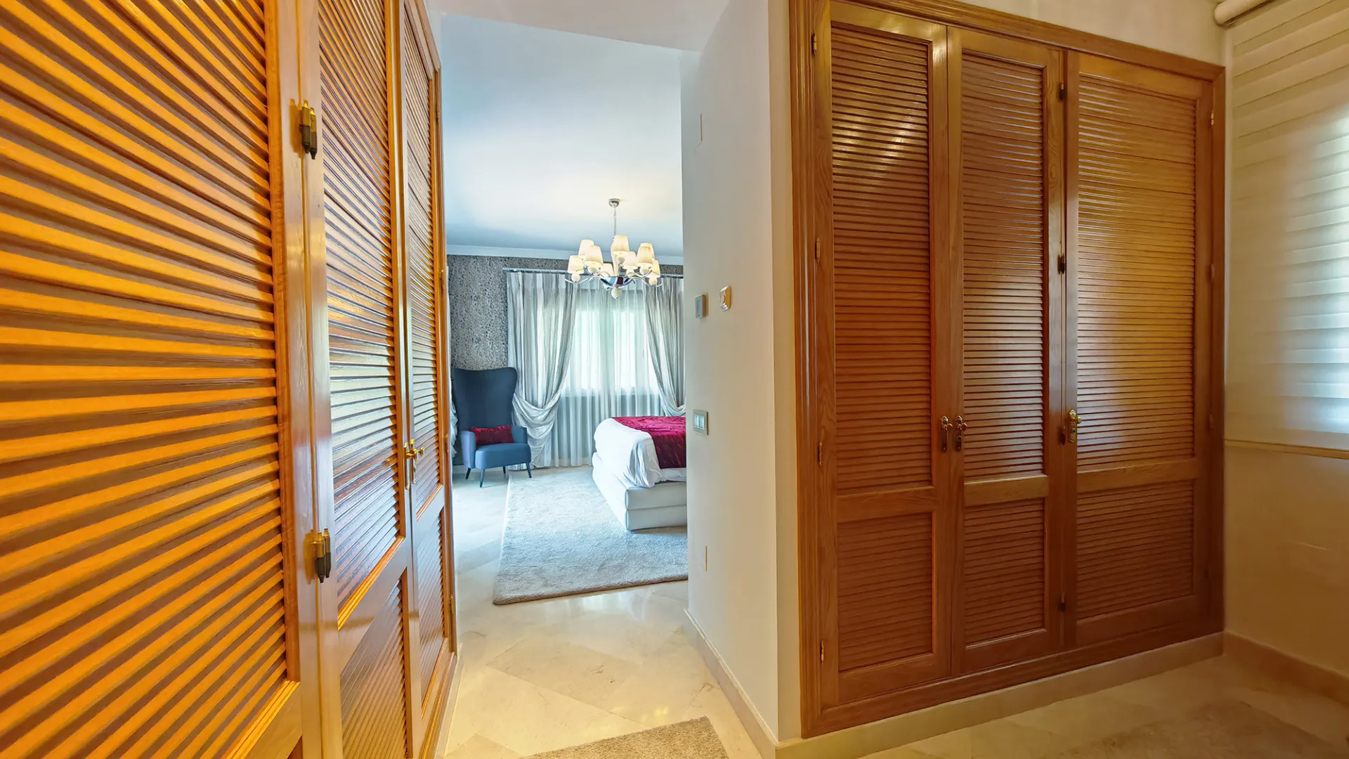 4 bedrooms villa for sale in Elviria