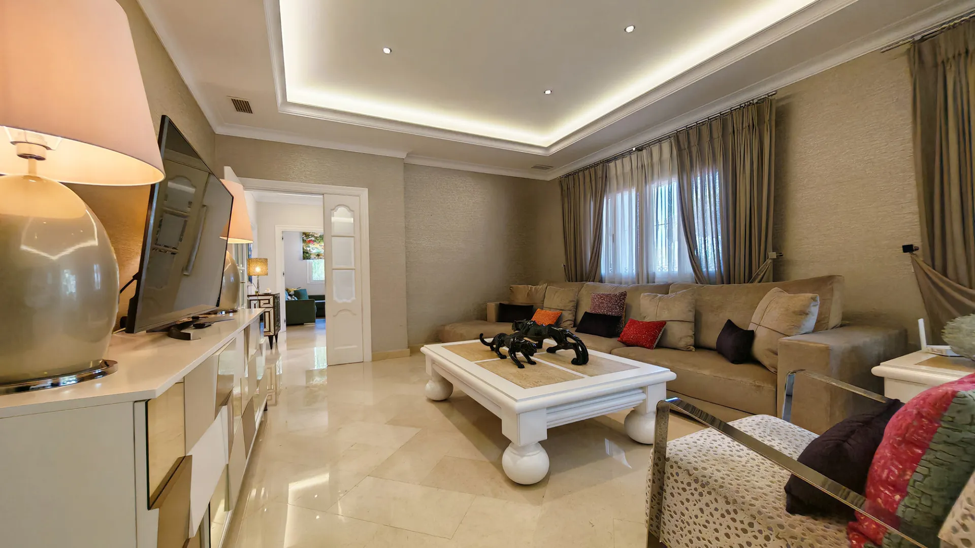 4 bedrooms villa for sale in Elviria