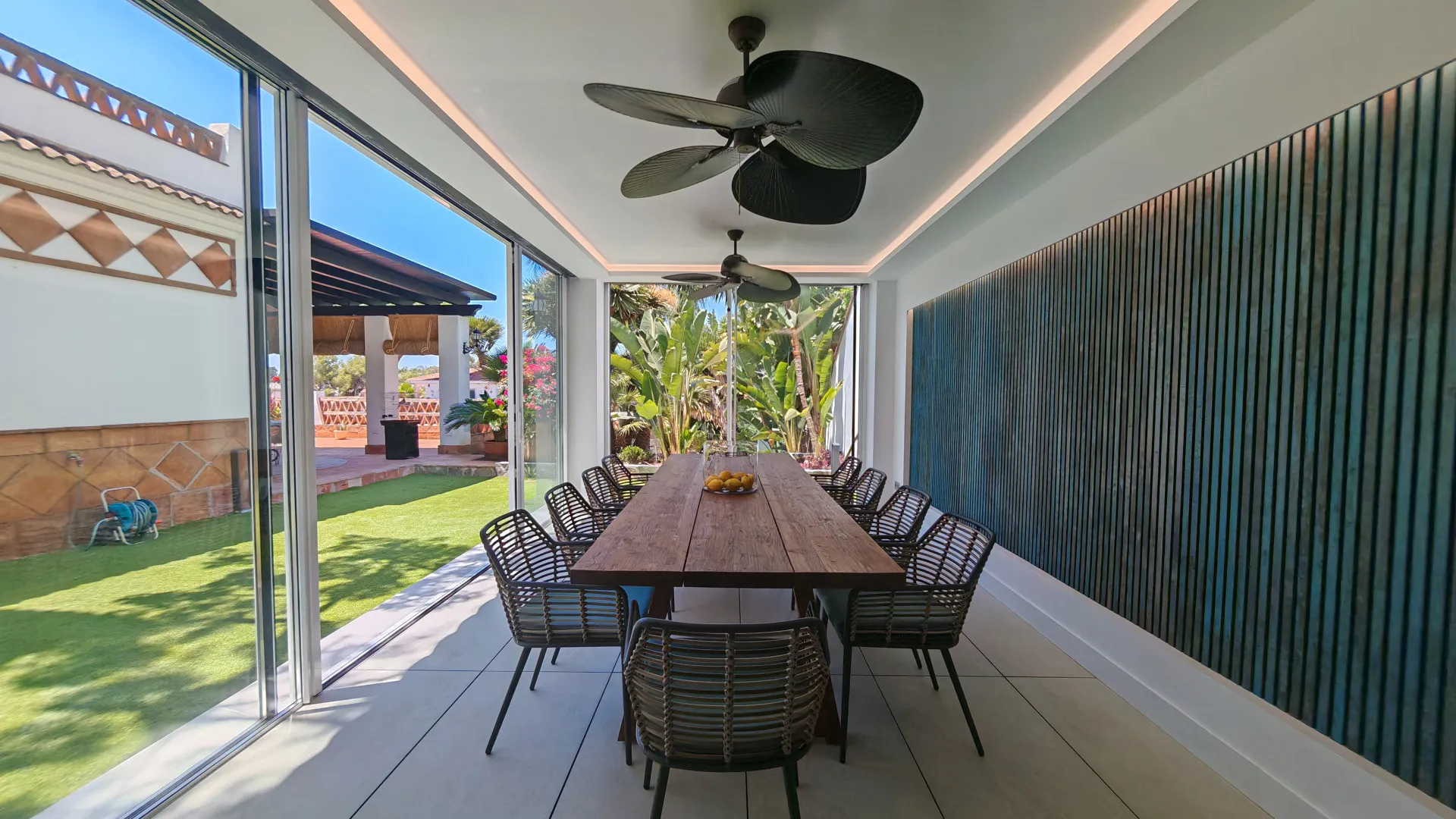 4 bedrooms villa for sale in Elviria