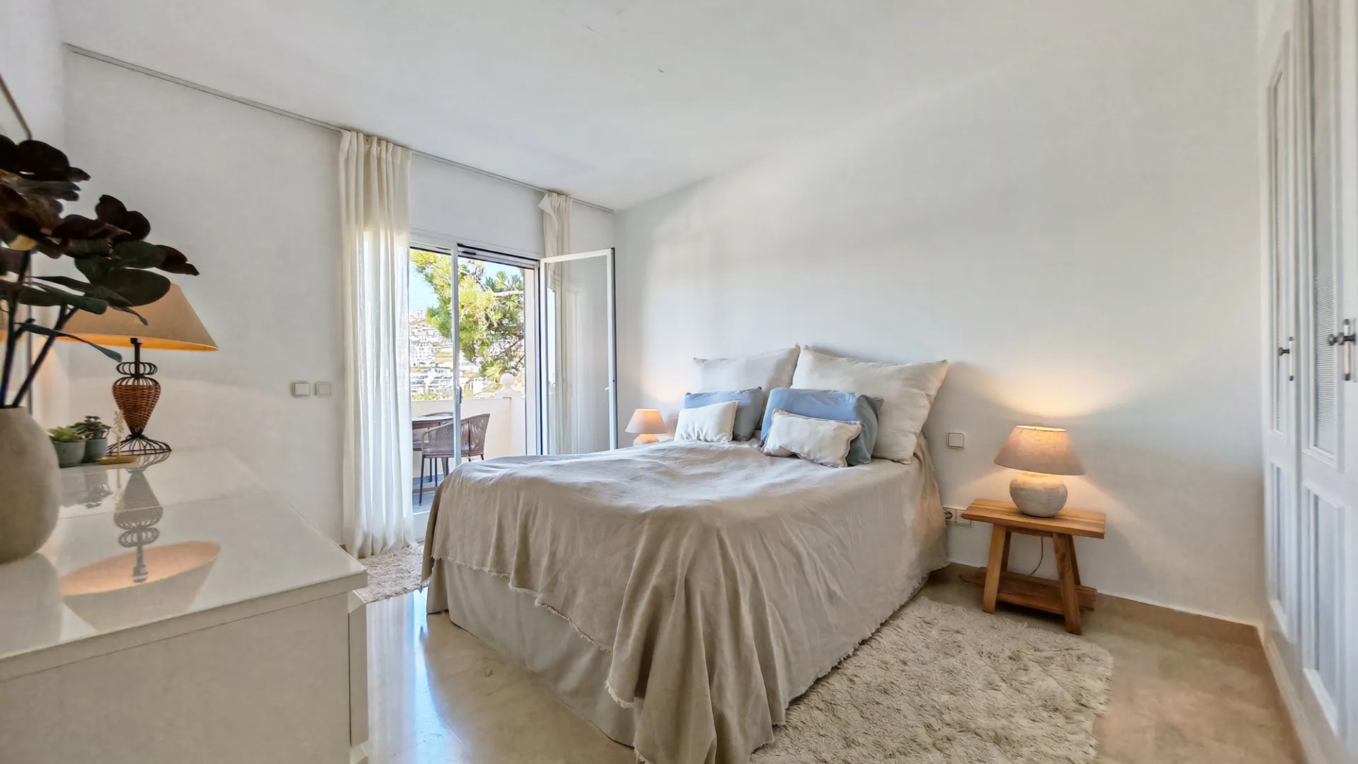 La Quinta Hills duplex penthouse for sale