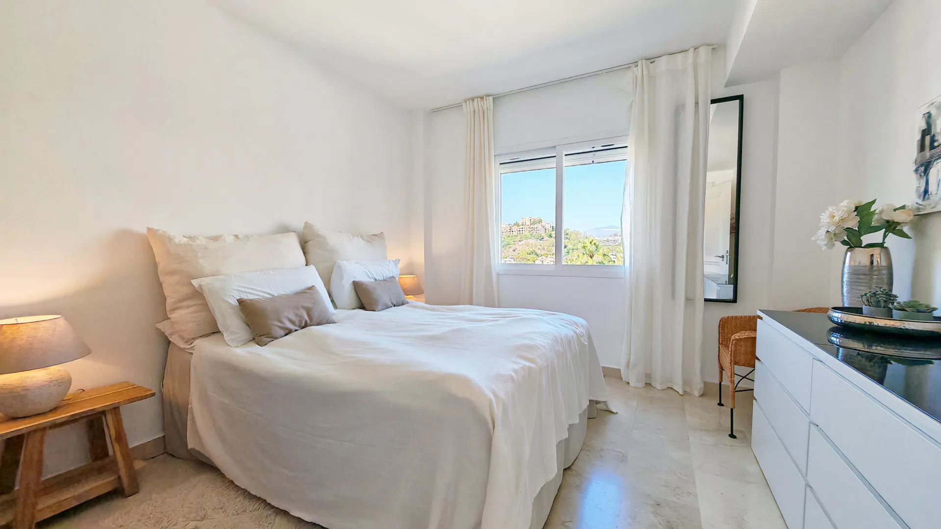 La Quinta Hills duplex penthouse for sale