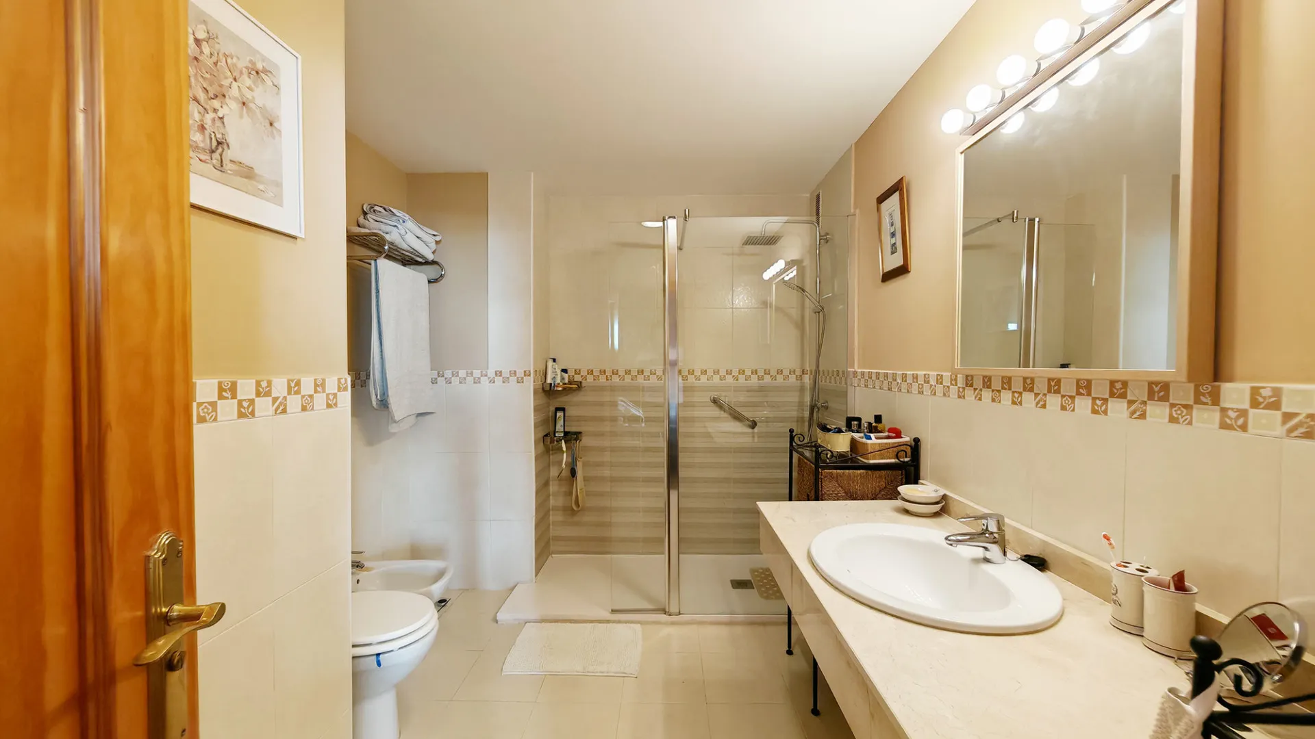 Se vende apartamento con 3 dormitorios en Calahonda