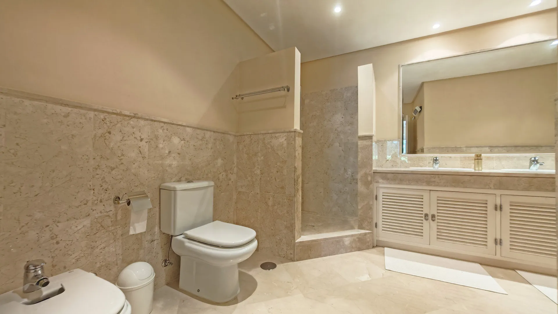 2 bedrooms La Mairena ground floor apartment for sale
