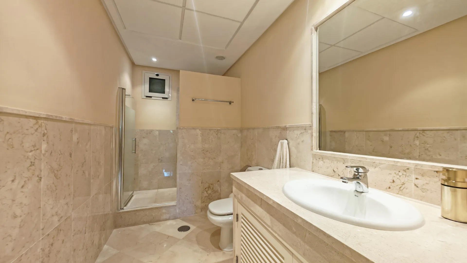 2 bedrooms La Mairena ground floor apartment for sale