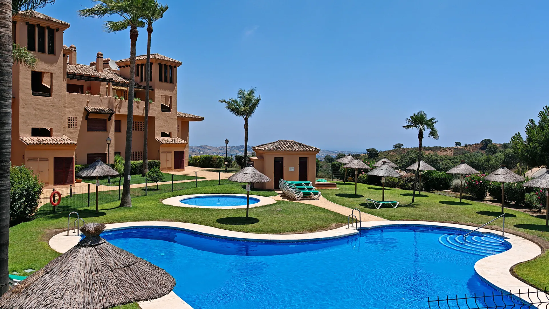 Buy ground floor apartment in El Soto de Marbella