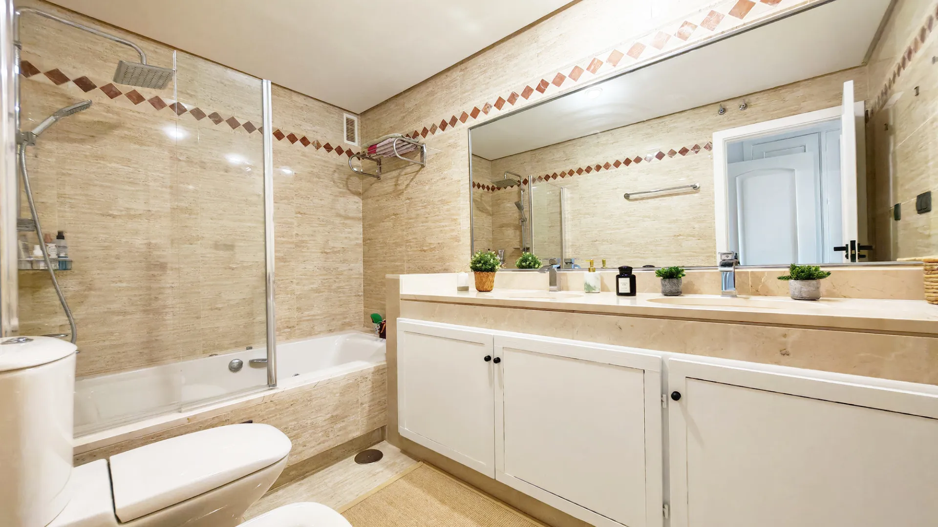 Buy ground floor apartment in El Soto de Marbella