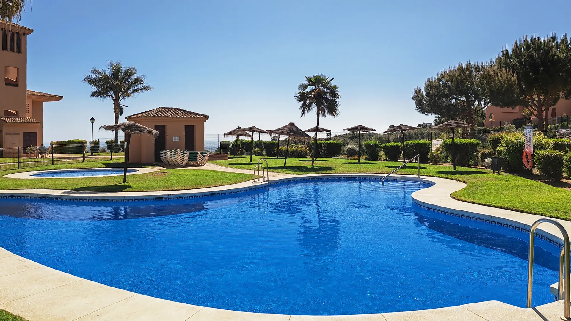 Buy ground floor apartment in El Soto de Marbella