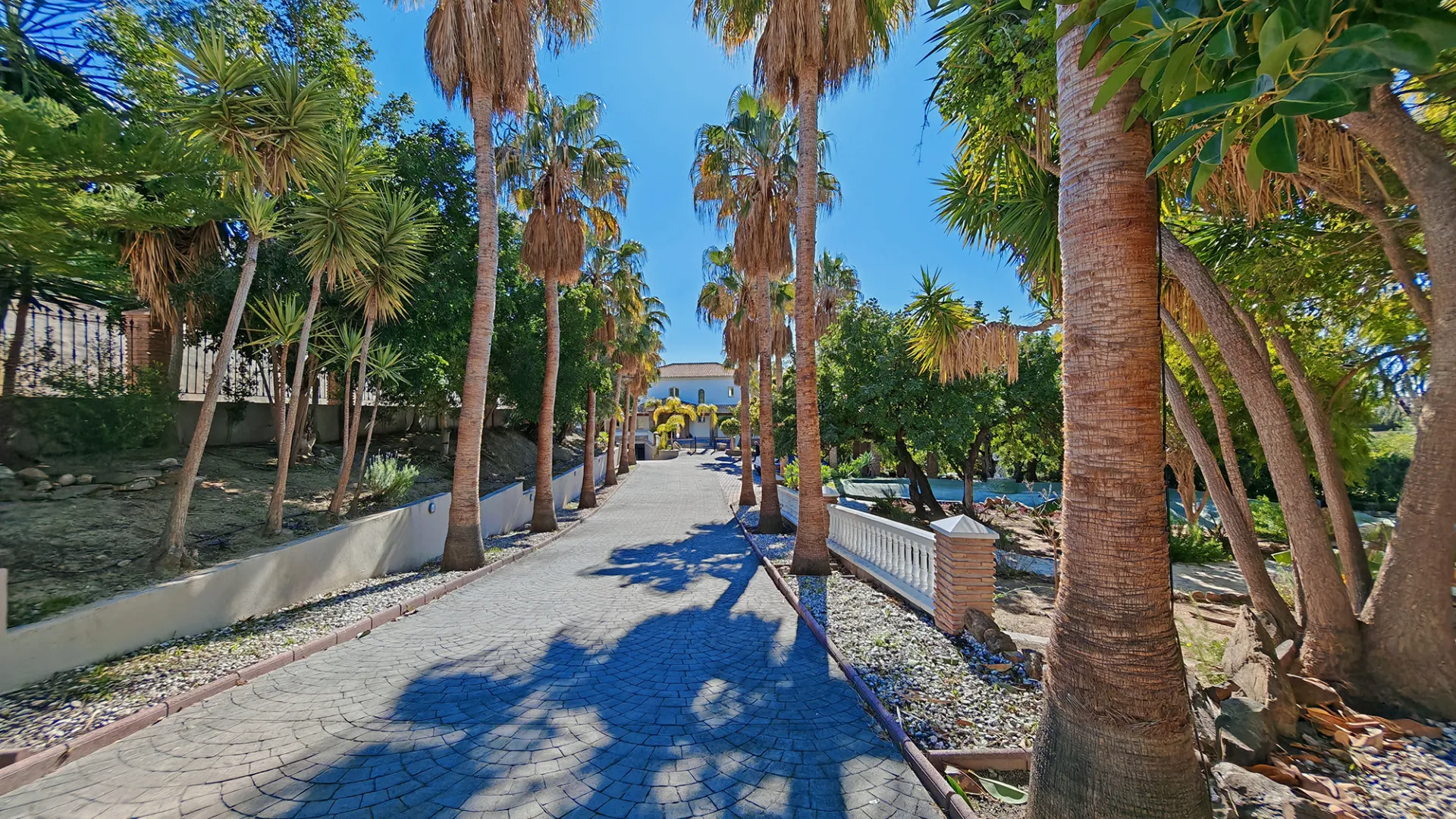 Comprar villa de 9 dormitorios en La Capellania