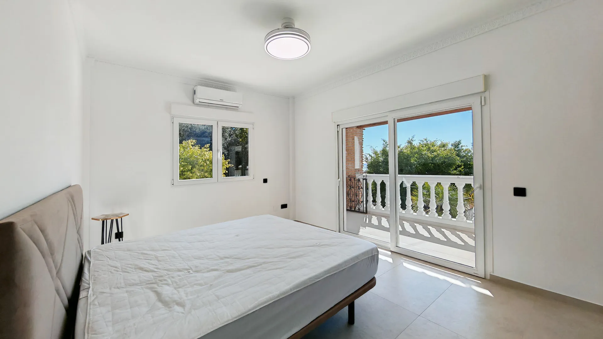 Comprar villa de 9 dormitorios en La Capellania