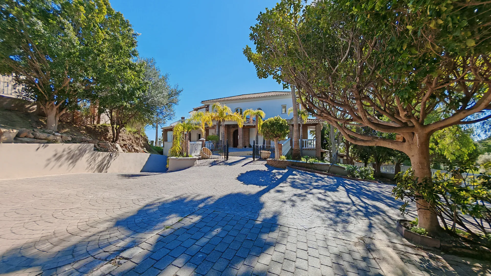 Comprar villa de 9 dormitorios en La Capellania
