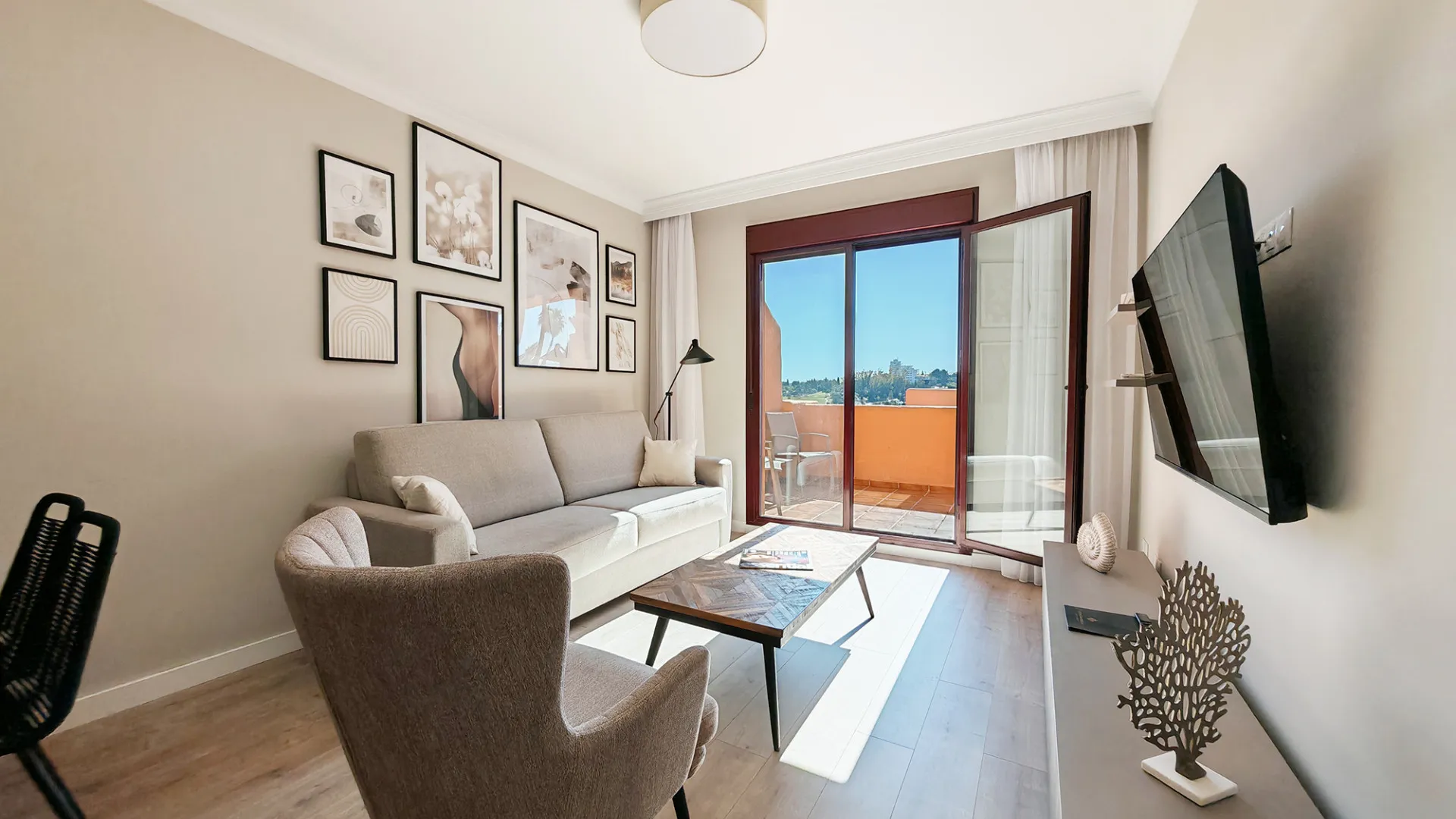 For sale penthouse in Benahavis